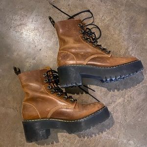 Doc Marten Leona